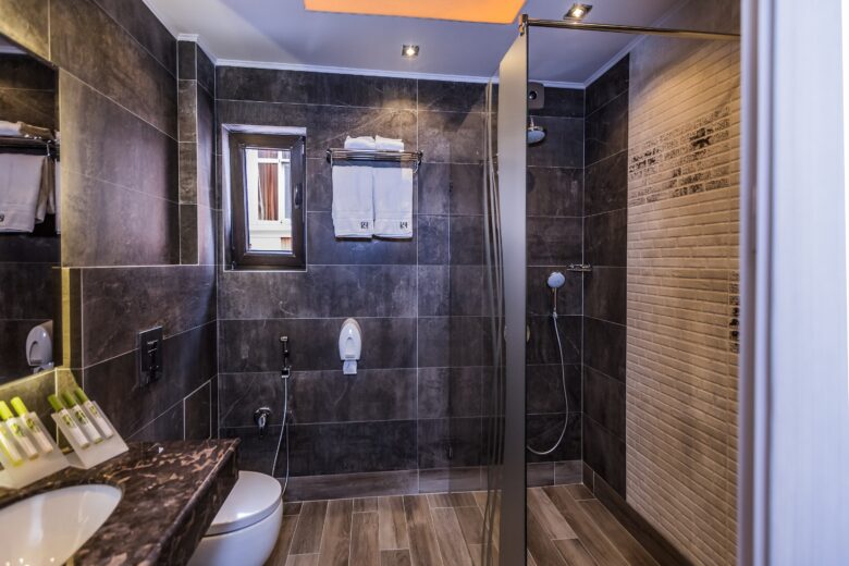 Stay 26 101 bathroom